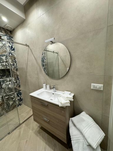 Others 2, B&B DONNA SISINA, Napoli