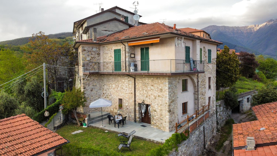 Ca' Toni d'sovra, Massa Carrara