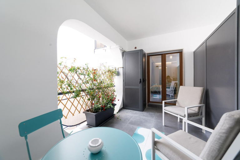 Others 4, Akyra suites, Napoli