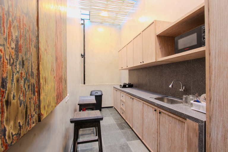 Others 5, Keenan Living Perumnas, Sleman