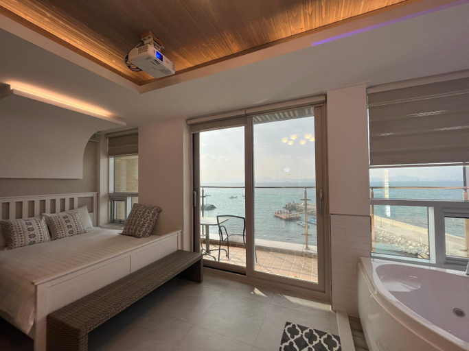 Bedroom 3, Somewhales Pension, Namhae