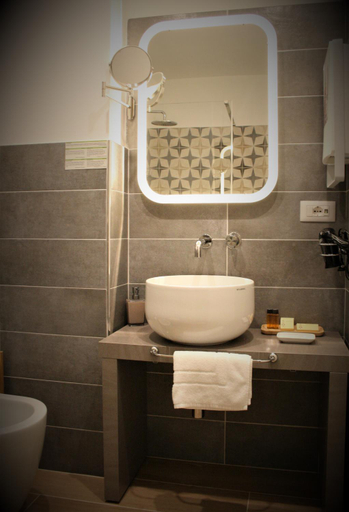 Bathroom 5, Real Rooms, La Spezia