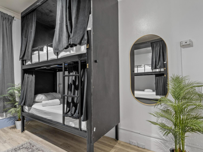 Bedroom 14