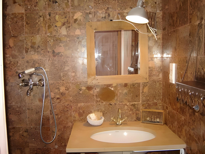 Bathroom 2, Ha Mar ao Luar, Setúbal