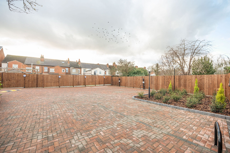 Exterior & Views, Chester House, Reading