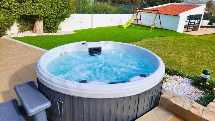 Sport & Beauty 2, Villa Margarida,heatable pool,Jacuzzi, near beach!, Albufeira