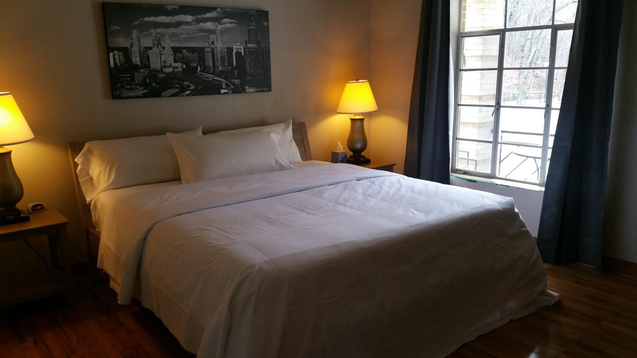 Bedroom 1, The Happy Hollow, Garland