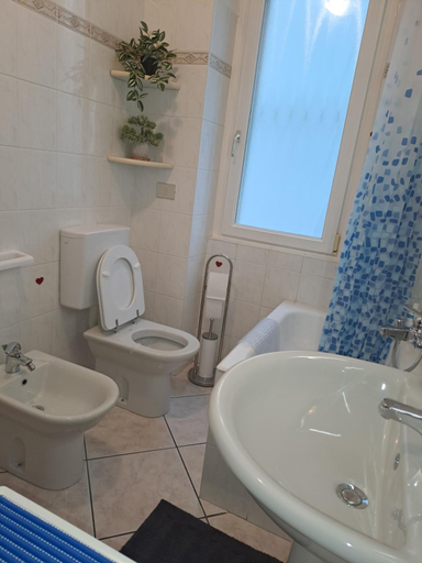 Bathroom 2, VALTELLINA SONDRIO HOLIDAYS, Sondrio