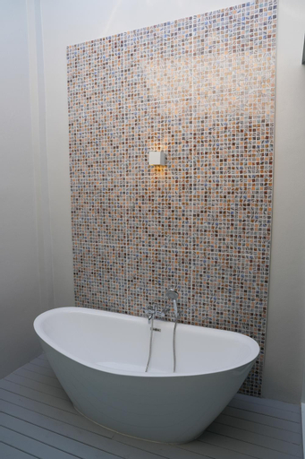 Bathroom 19