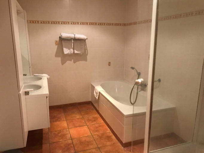 Bathroom 3, Hotel Botteltje, West-Vlaanderen