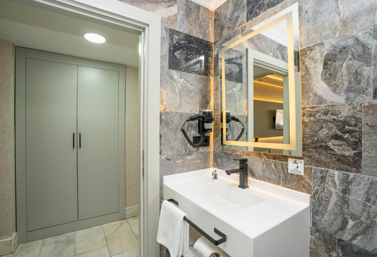 Bathroom 5, 216 Station Suite Gebze, Gebze