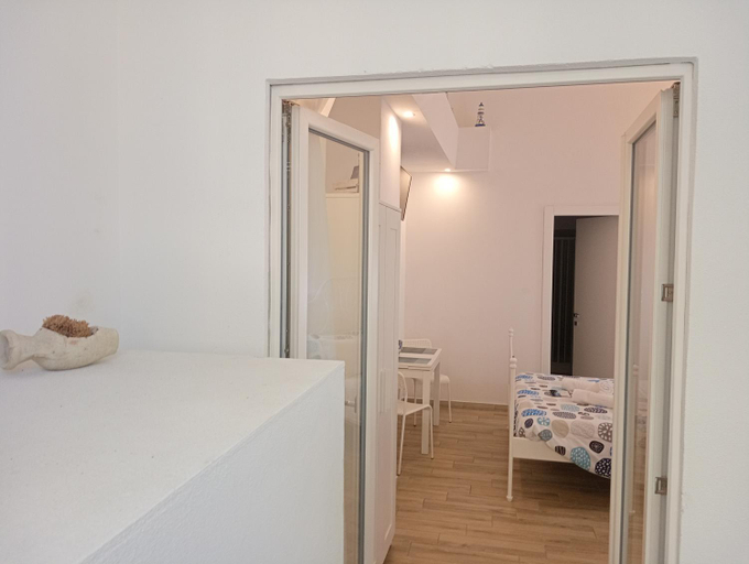 Others 5, White shell rooms self check-in, Sassari