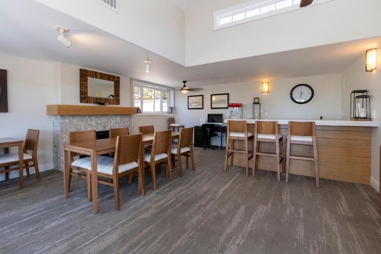 Food & Drinks, Wave Crest Resort, San Diego