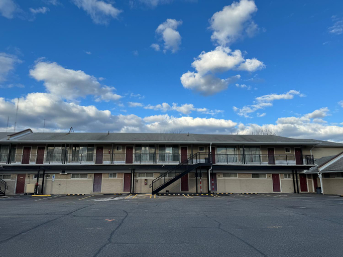 Exterior & Views 2, Royal Motel, Secaucus