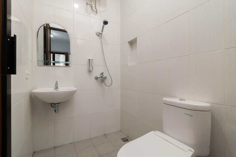 Bathroom 11