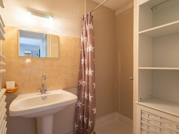Bedroom 3, Apartment Les Jardins de l'Ocean-42 by Interhome, Charente-Maritime