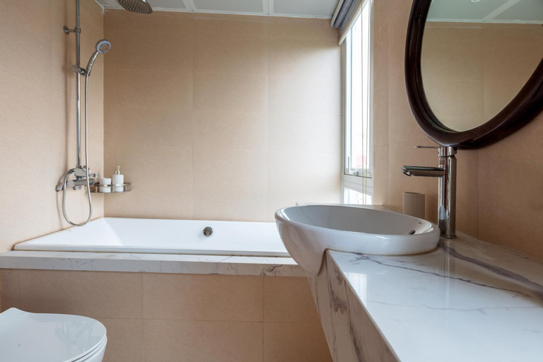 Bathroom 12
