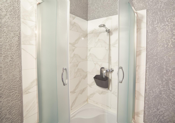 Bathroom 4, Coin Hotel, L'vivs'ka