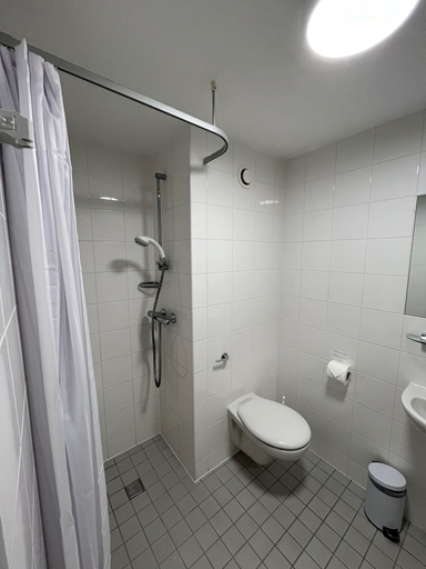 Bathroom 3, Stringfellow Hall, Central Bedfordshire