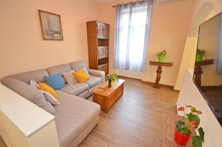 Facilities 5, Apartment Anima