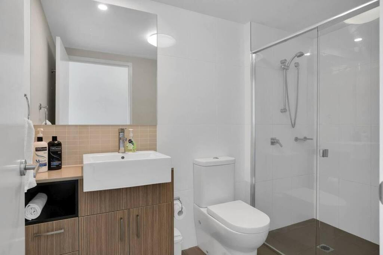 Bedroom 2, Excellent Location - Modern Hotel Room in Mackay, Mackay - Pt A