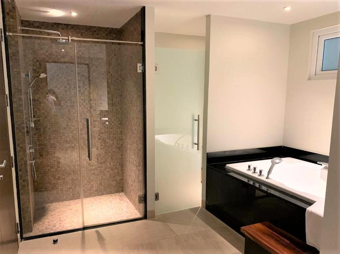 Bathroom, Olive 1 Bedroom Beachfront, Phuket Island