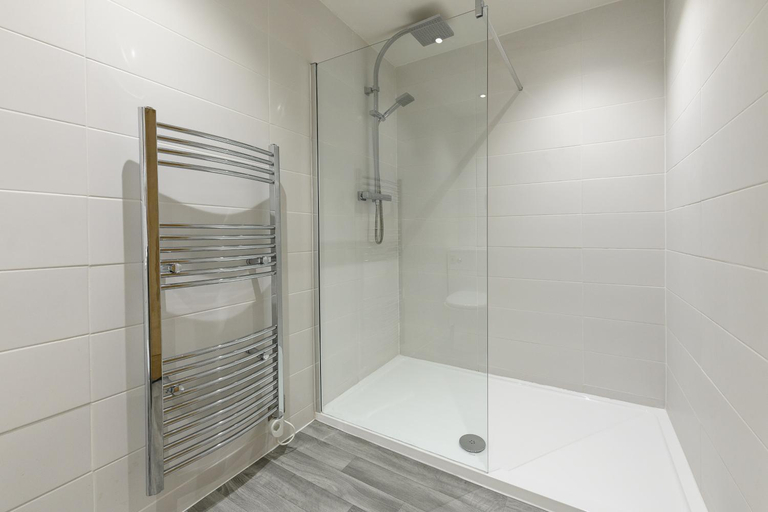 Bathroom 3, Woodlands Hall Hotel, Gwynedd