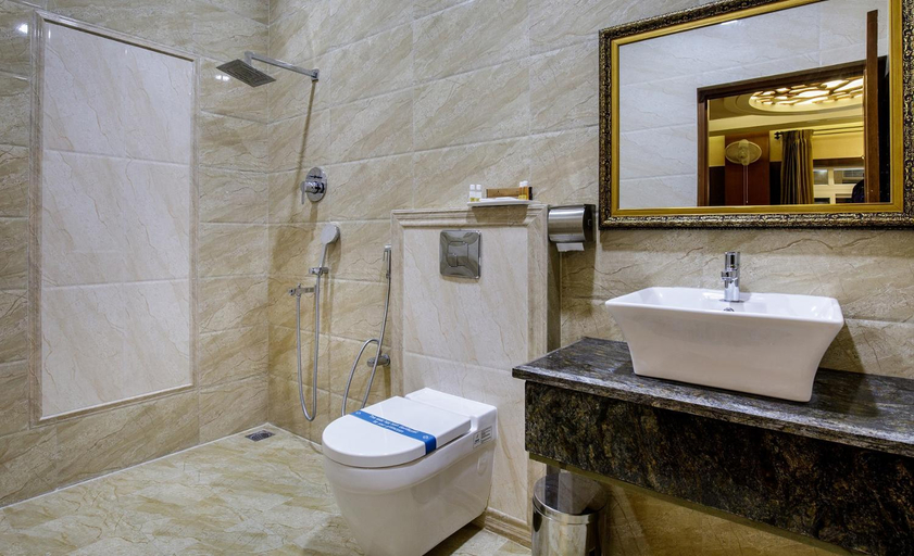 Bathroom 4, Hotel ARJUNAA, Ramanathapuram