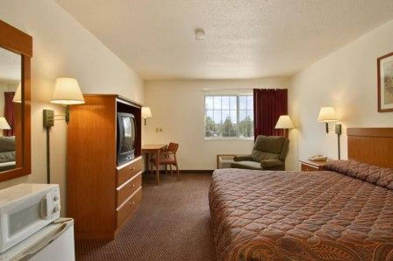 Bedroom 2, Wamego Inn And Suites, Pottawatomie