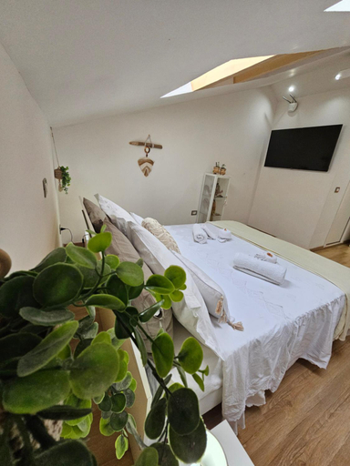 Bathroom 5, La Mansarda Suite, Benevento