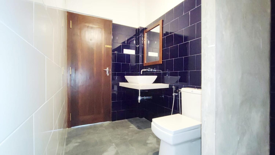 Bathroom 2, Veranda Mirissa, Weligama