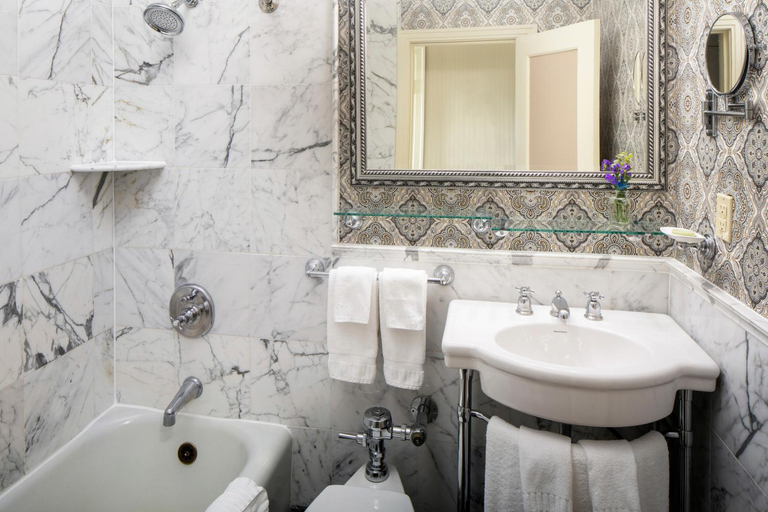 Bathroom 2, Historic Hotel Bethlehem, Northampton