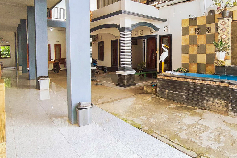 Exterior & Views 2, RedDoorz Syariah @ Penginapan Eby Padang, Padang Pariaman