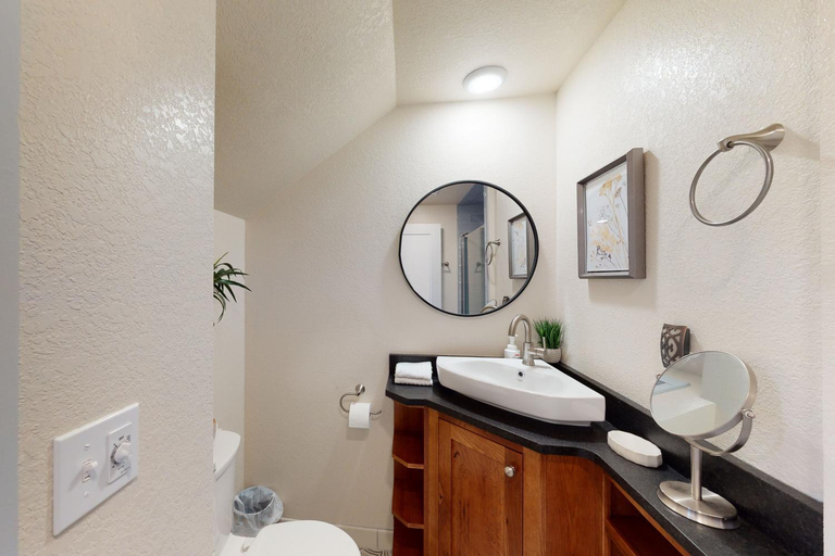Bathroom 2, The Loft Downtown, Wallowa
