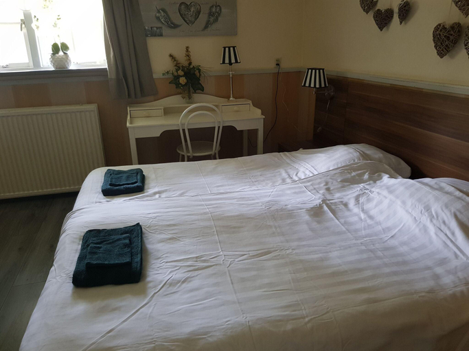 Bedroom 2, Group Home in Giethoorn with Waterside Terrace, Steenwijkerland