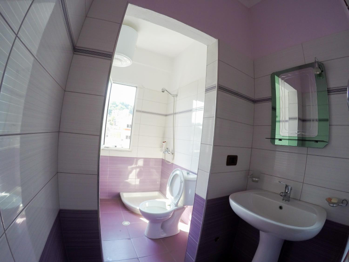 Bathroom, Hotel Freskia, Gjirokastrës