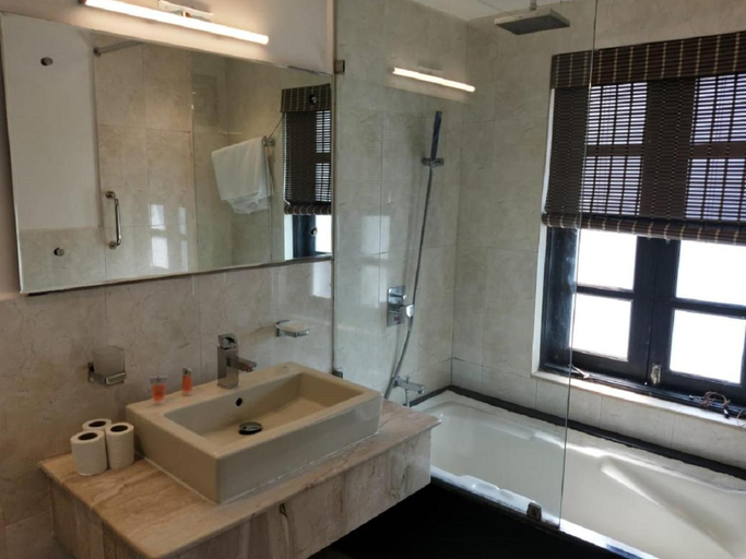 Bathroom 4, Silver Sands Hide Away, North Goa
