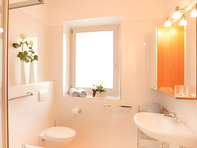 Bathroom 2, Apparthotel Central, Bolzano