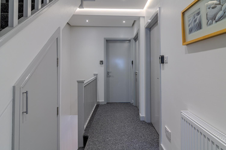 Others 3, Gorgeous Loft Room, London