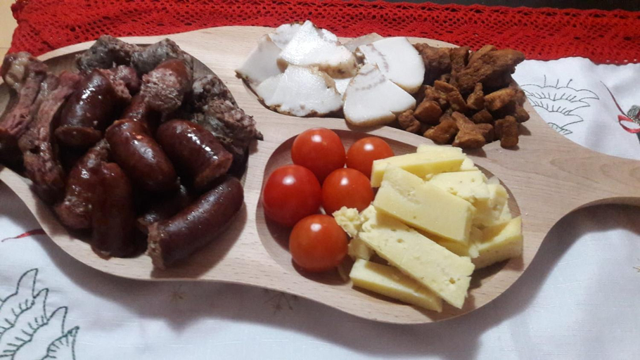 Food & Drinks 3, Casa MYM, Moisei