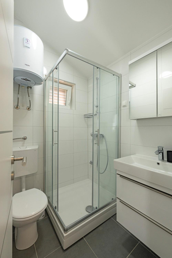 Others 4, Apartmani Lovren, Novalja