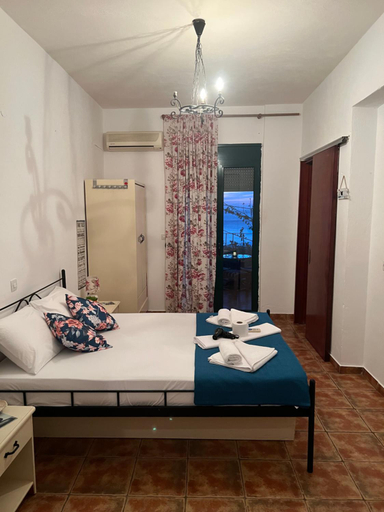 Bedroom 2, Georgakas rooms, Crete