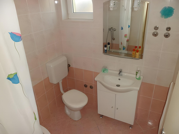 Bathroom 3, Apartments Petra, Okrug