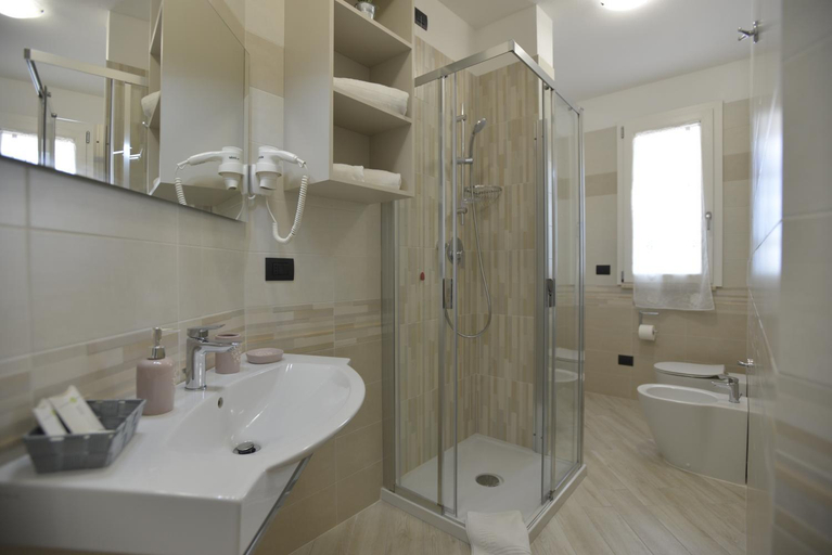 Bathroom 3, Milena Suite Apartments, Sassari