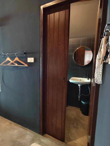 Others 5, Mr Black & Ms White -Self Check in accommodation, Pathum Wan
