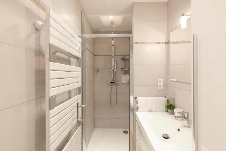 Bathroom 3, PALAIS MIRAMAR CROISETTE APART 1 MIN CARLTON, Alpes-Maritimes