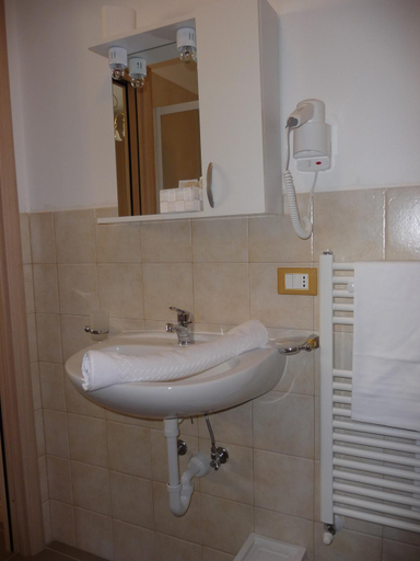 Bathroom 15