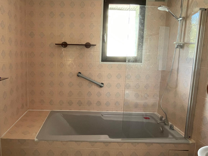 Bathroom 3, Green Nest - Metro line 7, Seine-Saint-Denis