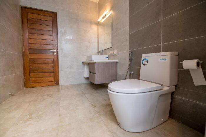 Bathroom 3, Kings Hantana, K.F.G. & G. Korale