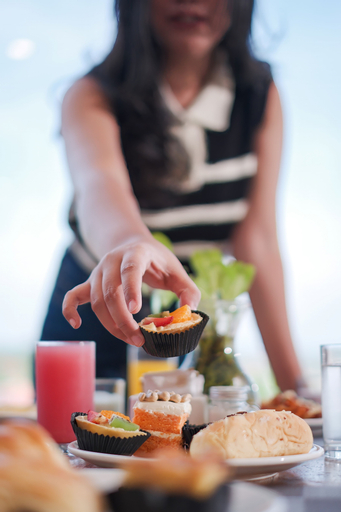 Food & Drinks 9